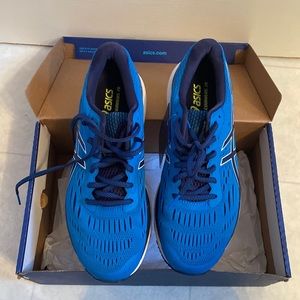 Asics gel-cumulus 20 size 9 men. Race Blue/Peacoat